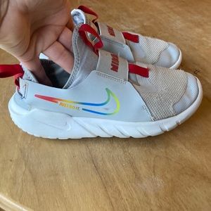 Boys - NIKE Slip On Shoes - Used size 3.5